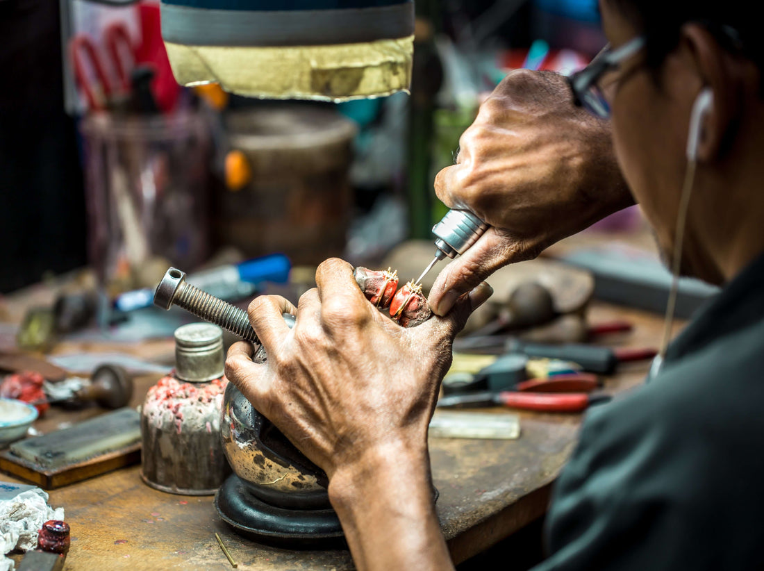 What are the types of Thai handmade jewelry?